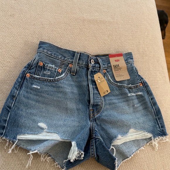 Levi's Light Blue Denim with Iconic Patch - Picture 4 of 6